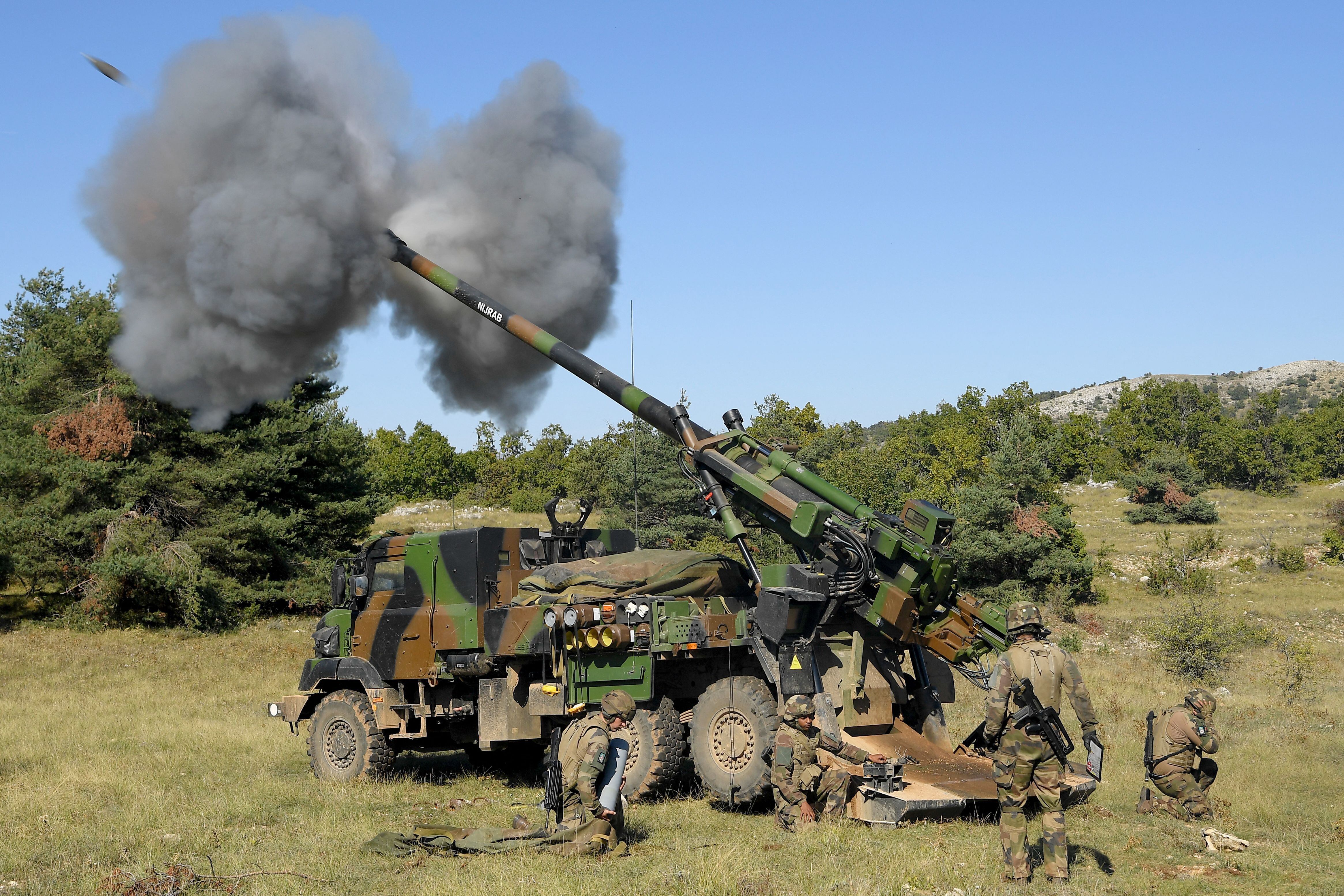 Lithuania's defense minister heads to Paris to buy Caesar howitzers