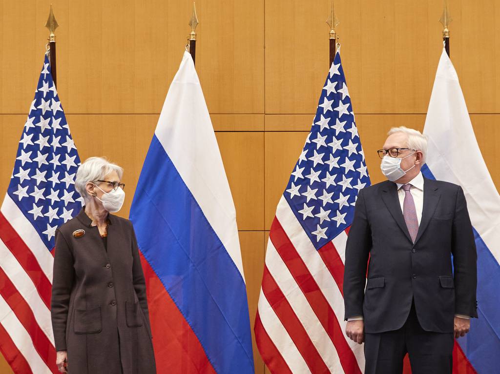 Dalam pembicaraan Rusia, AS melayangkan kesepakatan untuk membatasi rudal dan permainan perang