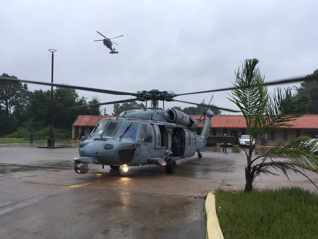 US Navy helicopters respond to Houston floods, fleet prepares for larger response