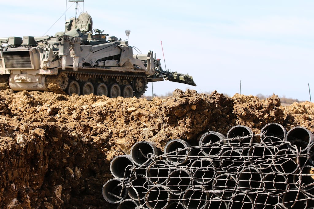 Army engineers use 1950s breaching tech; robots might solve the problem