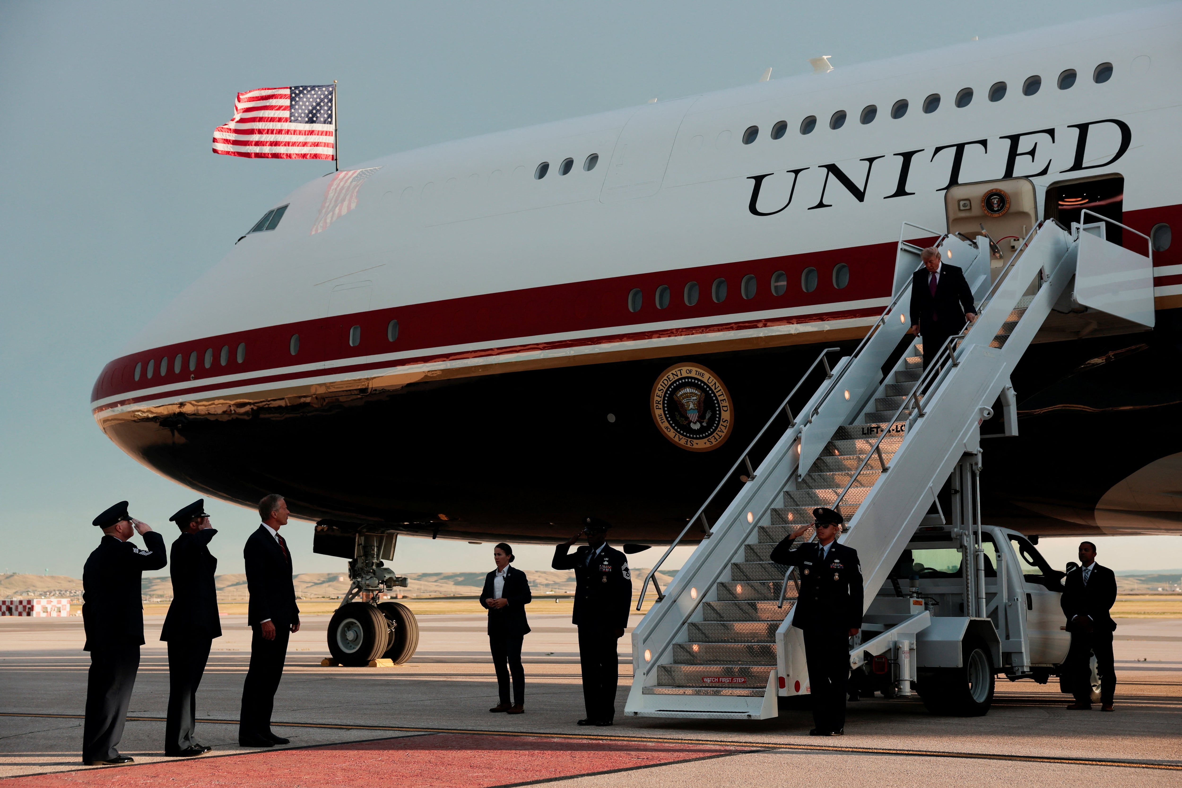 Air Force 盾 New Air Force One to get 'maxed out' upgrades after security questions