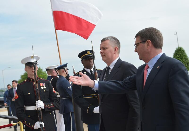 US To Deploy Heavy Weapons To Poland in 2016