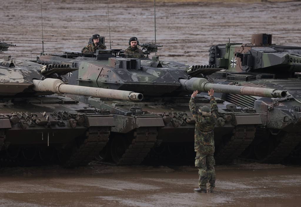 German authorities reportedly waiting to ship Ukraine Leopard 2 tanks